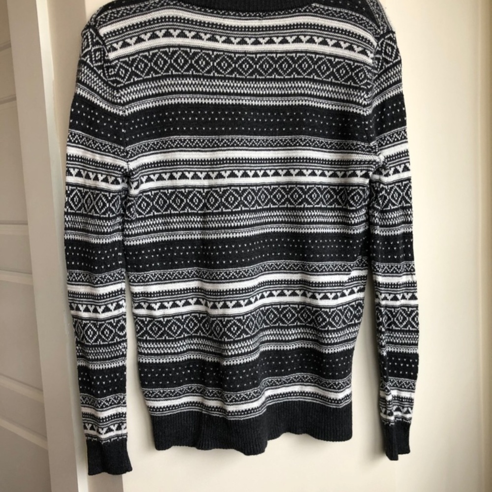 Forever 21 Grey Aztec LS Sweater Small D49 - Picture 4 of 4